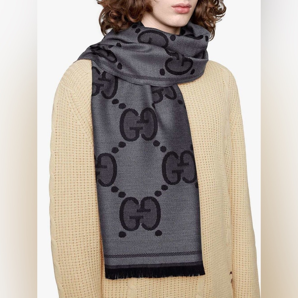 🔥🔥🔥 AUTHENTIC GUCCI - GG Black/Grey Wool Scarf